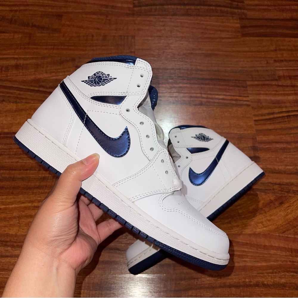 Jordan 1 Retro High OG BG ‘Metallic Navy’
